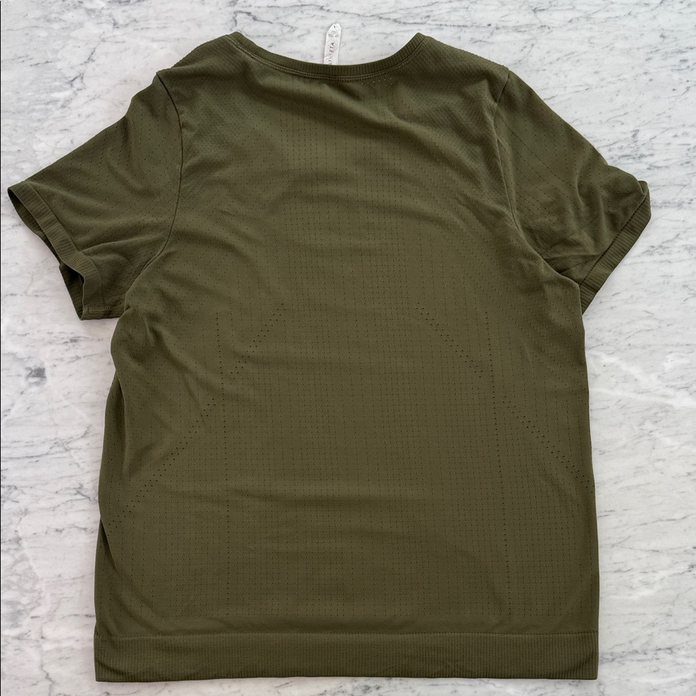 Athleta Women’s In Motion Seamless Tee Sz L - Picture 5 of 6